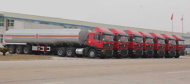油罐车大批订单准备出发 油罐车大批订单准备出发